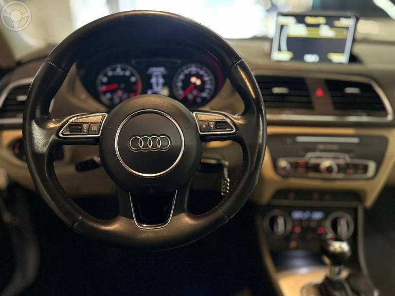 AUDI - Q3 1.4 TFSI AMBIENTE FLEX 4P S TRONIC - 2016/2017 - BRANCA - R$ 103.900,00