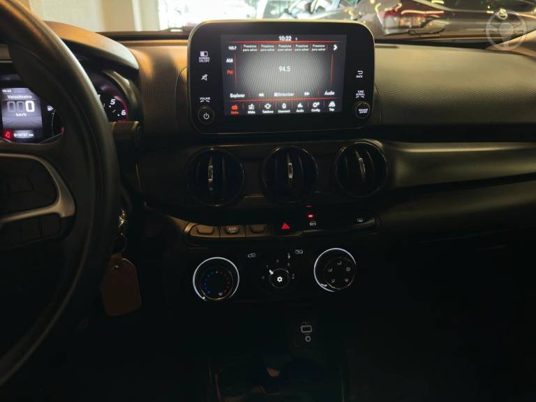 FIAT - CRONOS 1.0 FIREFLY DRIVE FLEX 4P MANUAL - 2024/2025 - PRATA - R$ 83.900,00