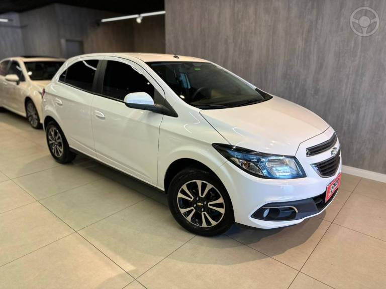 CHEVROLET - ONIX 1.4 MPFI LTZ 8V FLEX 4P MANUAL - 2014/2014 - BRANCA - R$ 52.900,00