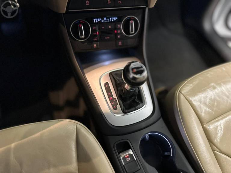 AUDI - Q3 1.4 TFSI AMBIENTE FLEX 4P S TRONIC - 2016/2017 - BRANCA - R$ 96.900,00
