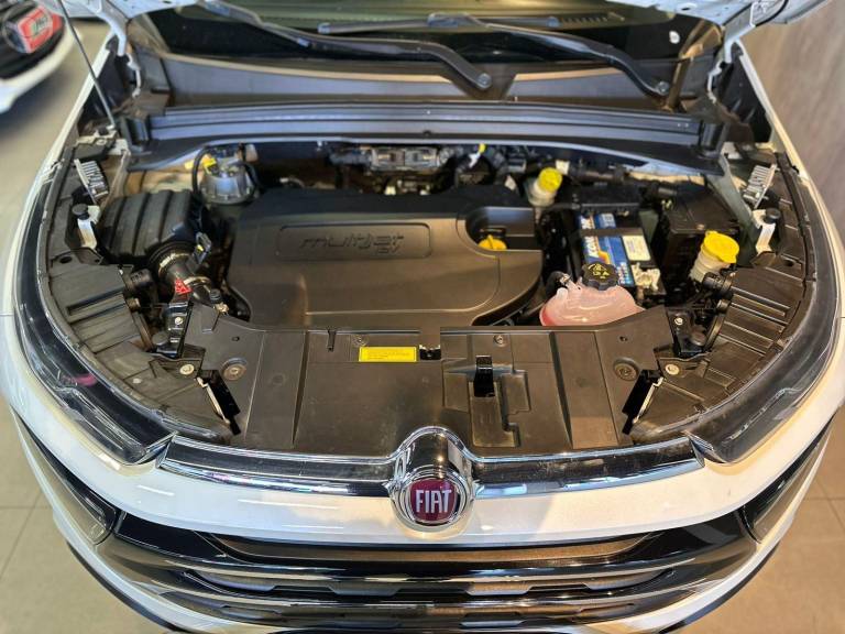 FIAT - TORO 2.0 16V TURBO DIESEL VOLCANO AT9 4X4 AUTOMÁTICO - 2018/2019 - BRANCA - R$ 103.900,00