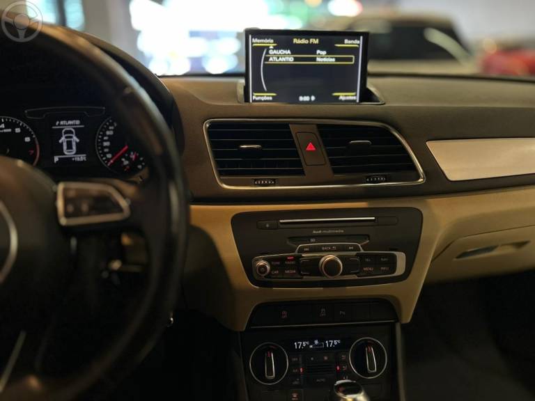 AUDI - Q3 1.4 TFSI AMBIENTE FLEX 4P S TRONIC - 2016/2017 - BRANCA - R$ 103.900,00