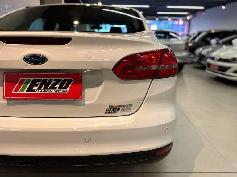 FORD - FOCUS 2.0 SE SEDAN 16V FLEX 4P AUTOMÁTICO - 2015/2016 - BRANCA - R$ 59.900,00