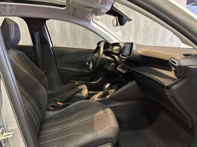 PEUGEOT - 208 1.6 GRIFFE 16V FLEX 4P MANUAL - 2021/2021 - PRATA - R$ 85.900,00