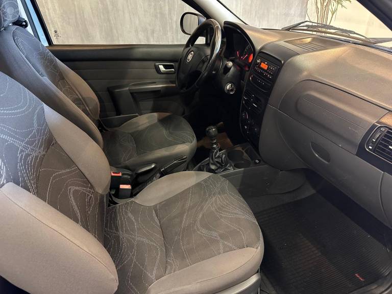 FIAT - STRADA 1.4 MPI WORKING CD 8V FLEX 3P MANUAL - 2014/2015 - CINZA - R$ 61.900,00