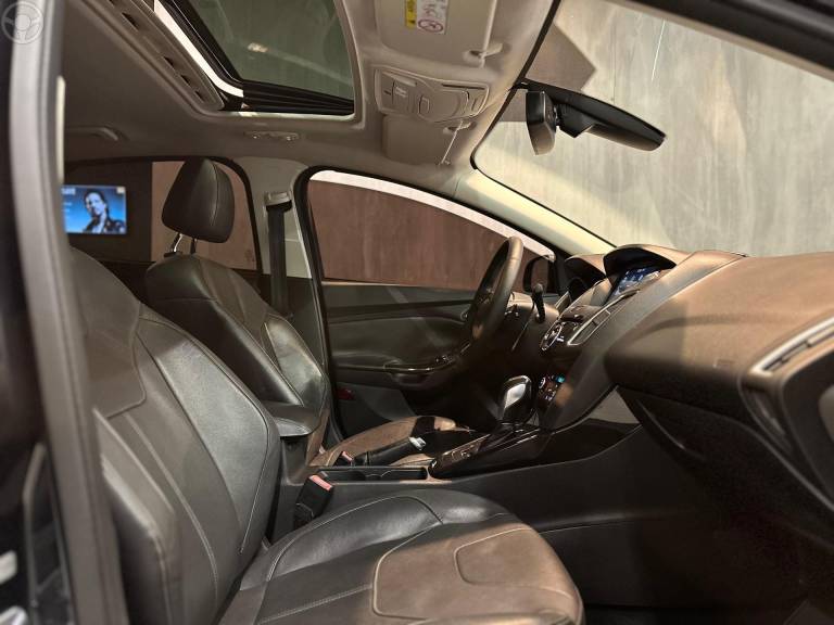 FORD - FOCUS 2.0 TITANIUM SEDAN 16V FLEX 4P AUTOMÁTICO - 2016/2017 - PRETA - R$ 68.900,00