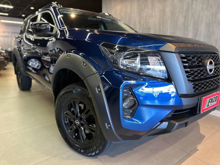 NISSAN - FRONTIER 2.3 ATTACK 4X4 CD BI-TURBO DIESEL 4P AUTOMÁTICO - 2024/2025 - AZUL - R$ 218.900,00
