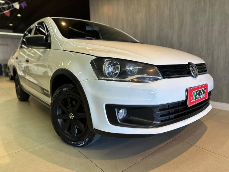 VOLKSWAGEN - GOL 1.0 MI TRACK 8V FLEX 4P MANUAL - 2013/2014 - BRANCA - R$ 42.900,00