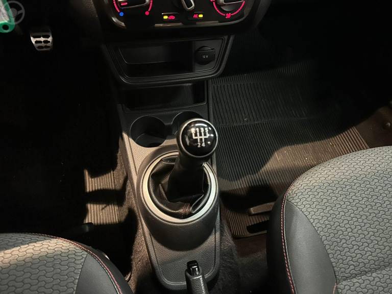 VOLKSWAGEN - SAVEIRO 1.6 MI ROCK IN RIO CD 8V FLEX 2P MANUAL - 2015/2016 - BRANCA - R$ 66.900,00