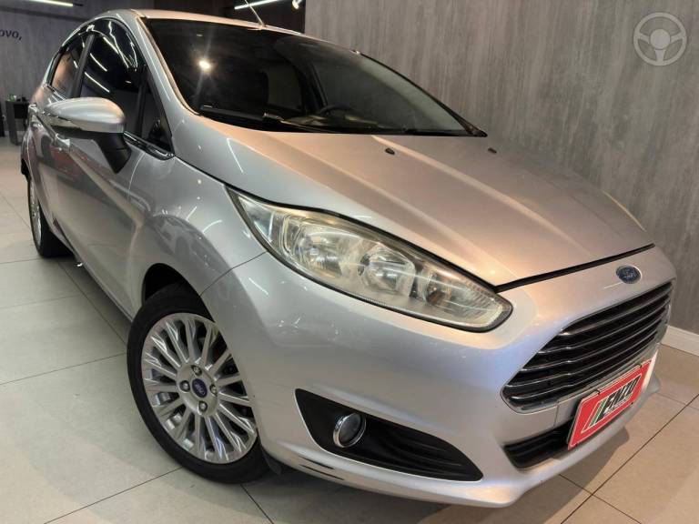 FORD - FIESTA 1.6 TITANIUM HATCH 16V FLEX 4P AUTOMÁTICO - 2014/2015 - PRATA - R$ 46.900,00
