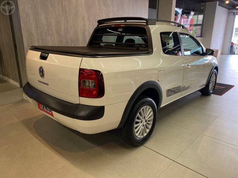 VOLKSWAGEN - SAVEIRO 1.6 MI ROCK IN RIO CD 8V FLEX 2P MANUAL - 2015/2016 - BRANCA - R$ 66.900,00