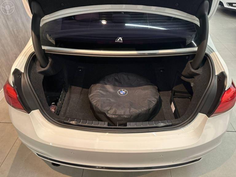 BMW - 320I 2.0 16V TURBO ACTIVE FLEX 4P AUTOMÁTICO - 2018/2018 - BRANCA - R$ 119.900,00