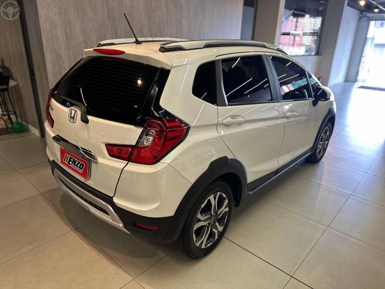 HONDA - WRV 1.5 16V FLEXONE EX CVT - 2017/2018 - BRANCA - R$ 85.900,00