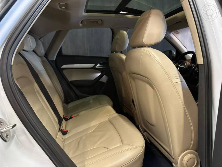 AUDI - Q3 1.4 TFSI AMBIENTE FLEX 4P S TRONIC - 2016/2017 - BRANCA - R$ 94.900,00