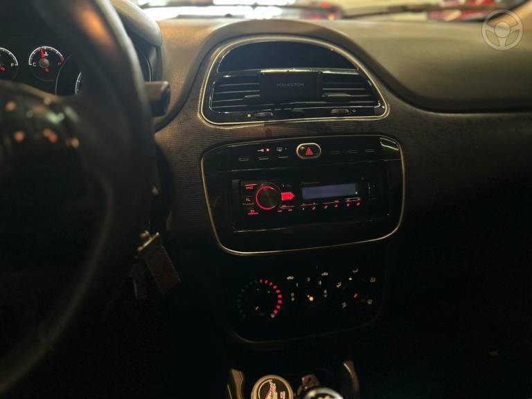 FIAT - PUNTO 1.4 ATTRACTIVE 8V FLEX 4P MANUAL - 2013/2014 - BRANCA - R$ 44.900,00