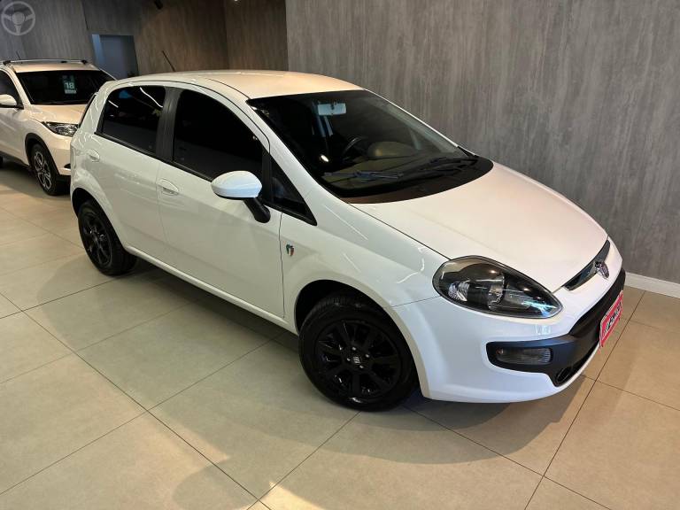 FIAT - PUNTO 1.4 ATTRACTIVE ITALIA 8V FLEX 4P MANUAL - 2015/2016 - BRANCA - R$ 44.900,00