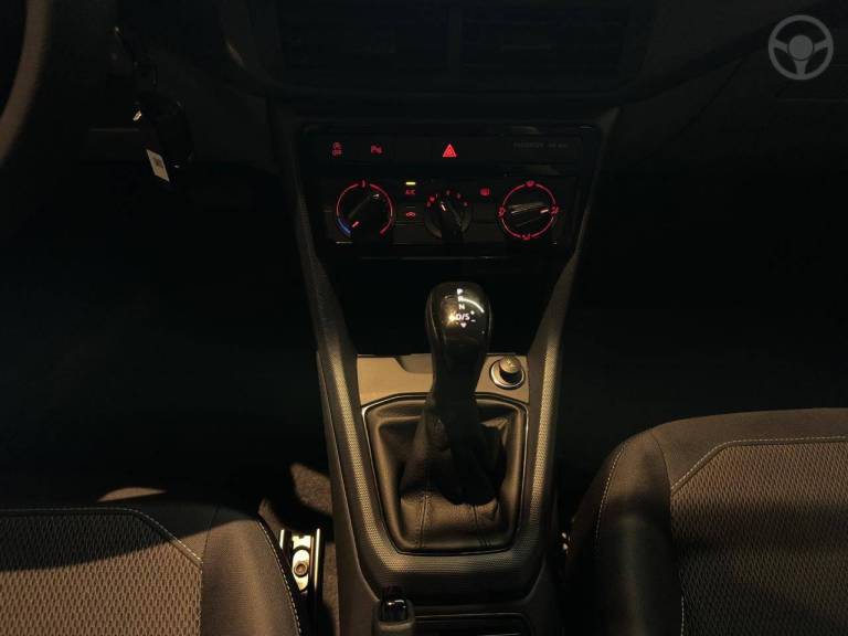VOLKSWAGEN - T-CROSS 1.0 TSI 200 SENSE AUTOMÁTICO - 2023/2024 - PRATA - R$ 104.900,00