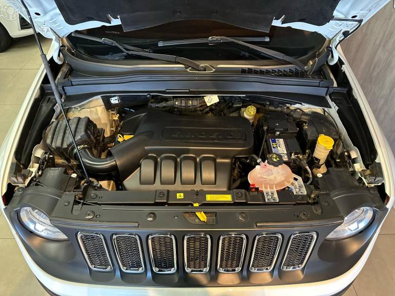 JEEP - RENEGADE 1.8 16V FLEX SPORT 4P MANUAL - 2016/2017 - BRANCA - R$ 67.900,00