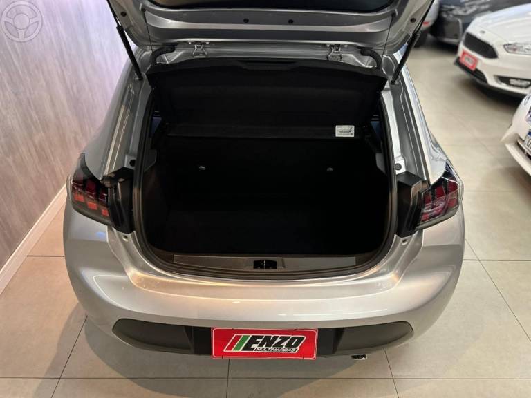 PEUGEOT - 208 1.6 GRIFFE 16V FLEX 4P MANUAL - 2021/2021 - PRATA - R$ 85.900,00