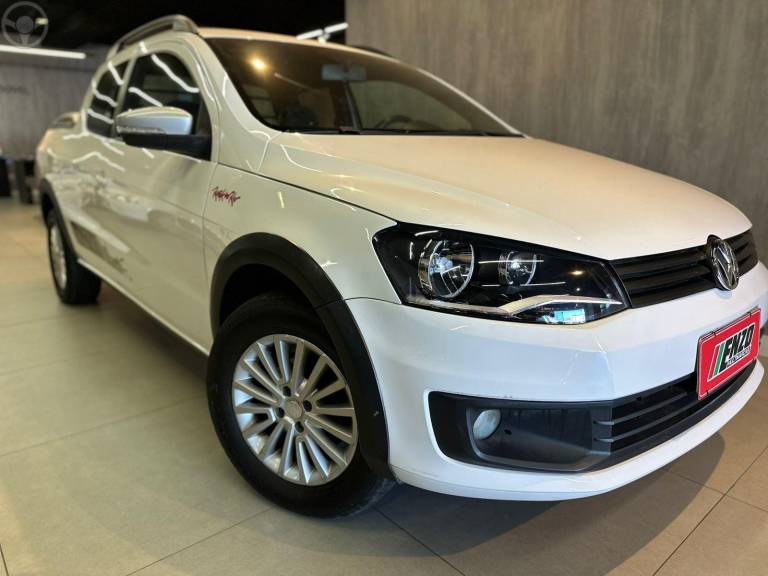 VOLKSWAGEN - SAVEIRO 1.6 MI ROCK IN RIO CD 8V FLEX 2P MANUAL - 2015/2016 - BRANCA - R$ 66.900,00