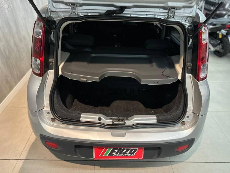 FIAT - UNO 1.0 EVO VIVACE 8V FLEX 4P MANUAL - 2013/2014 - PRATA - R$ 34.900,00