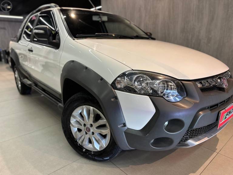 FIAT - STRADA 1.8 MPI ADVENTURE CD 8V FLEX 2P MANUAL - 2013/2013 - BRANCA - R$ 57.900,00