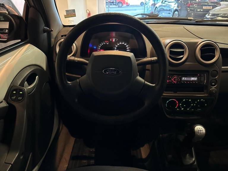 FORD - KA 1.0 MPI CLASS 8V FLEX 2P MANUAL - 2012/2013 - BRANCA - R$ 27.900,00