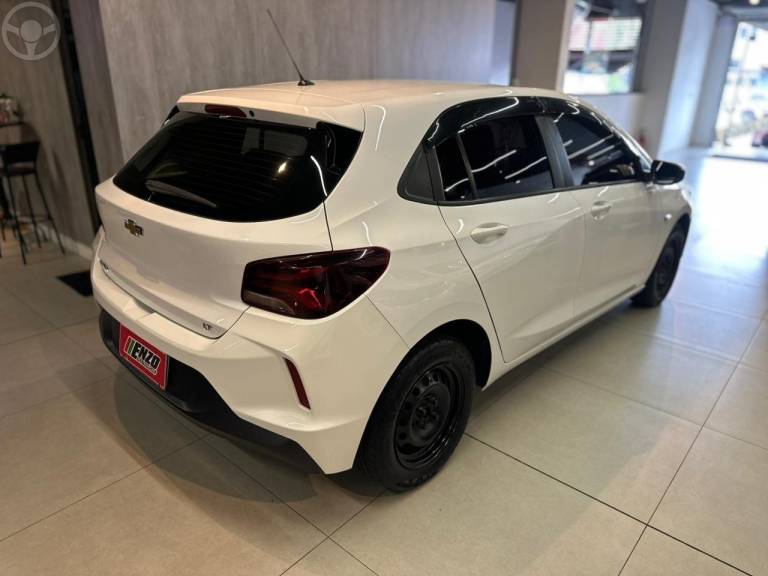 CHEVROLET - ONIX 1.0 LT 12V FLEX 4P MANUAL - 2020/2020 - BRANCA - R$ 59.900,00