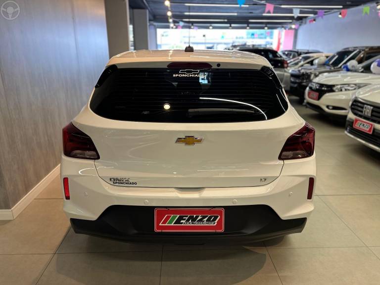 CHEVROLET - ONIX 1.0 LT2 FLEX 4P MANUAL - 2024/2024 - BRANCA - R$ 78.900,00