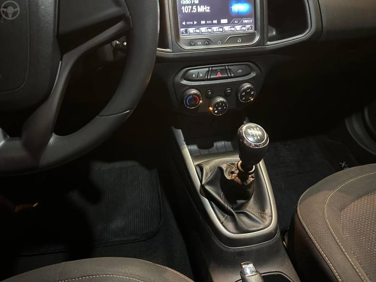 CHEVROLET - ONIX 1.4 MPFI LTZ 8V FLEX 4P MANUAL - 2013/2014 - VERMELHA - R$ 50.900,00