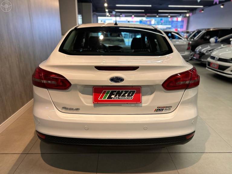 FORD - FOCUS 2.0 SE SEDAN 16V FLEX 4P AUTOMÁTICO - 2015/2016 - BRANCA - R$ 59.900,00
