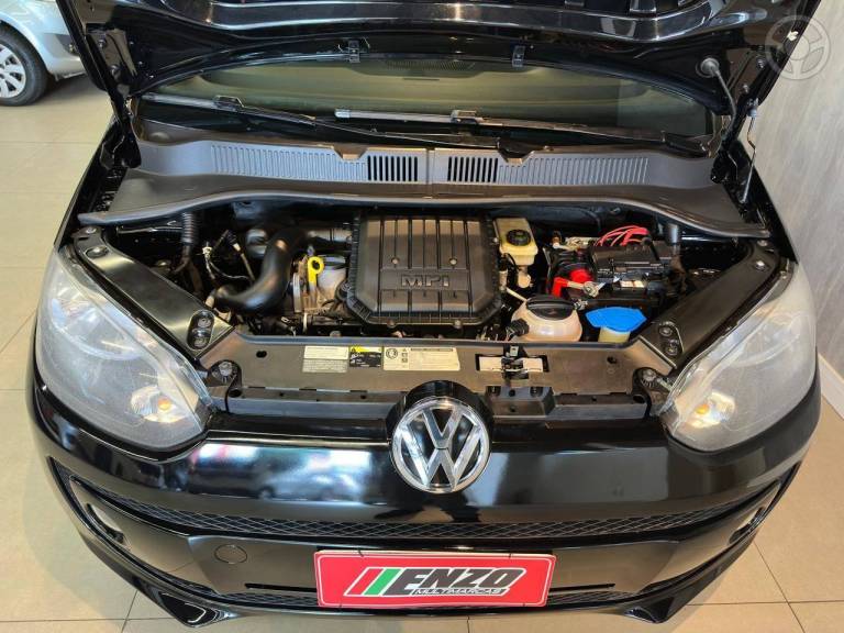 VOLKSWAGEN - UP 1.0 MPI RUN UP 12V FLEX 4P MANUAL - 2016/2017 - PRETA - R$ 47.900,00