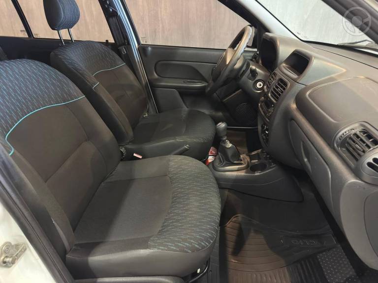 RENAULT - CLIO 1.0 EXPRESSION 16V FLEX 4P MANUAL - 2015/2016 - BRANCA - R$ 36.900,00