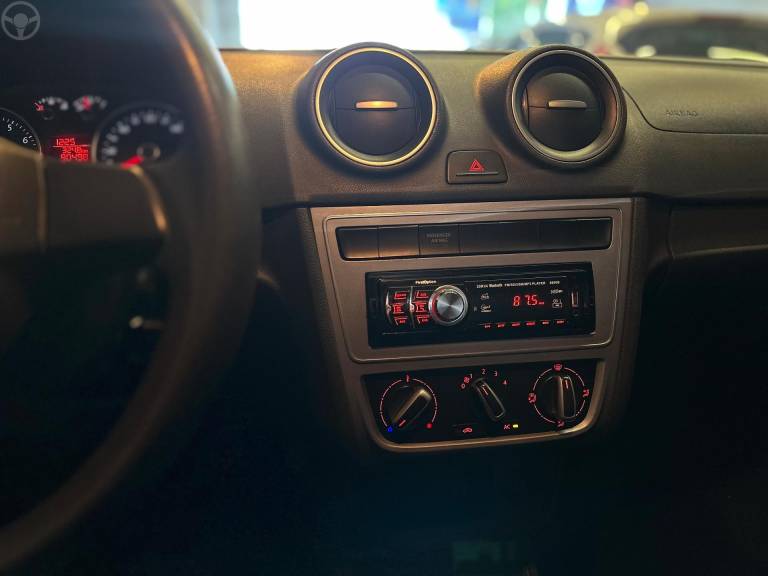 VOLKSWAGEN - SAVEIRO 1.6 MI CS 8V FLEX 2P MANUAL G.V - 2014/2015 - VERMELHA - R$ 49.900,00