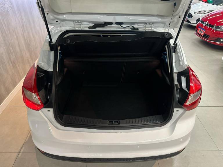 FORD - FOCUS 1.6 SE 16V FLEX 4P MANUAL - 2015/2015 - BRANCA - R$ 60.900,00