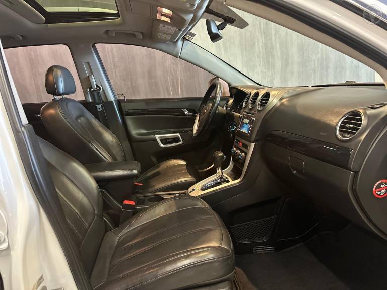 CHEVROLET - CAPTIVA 2.4 FWD SPORT 16V 4P AUTOMÁTICO - 2015/2015 - BRANCA - R$ 59.900,00