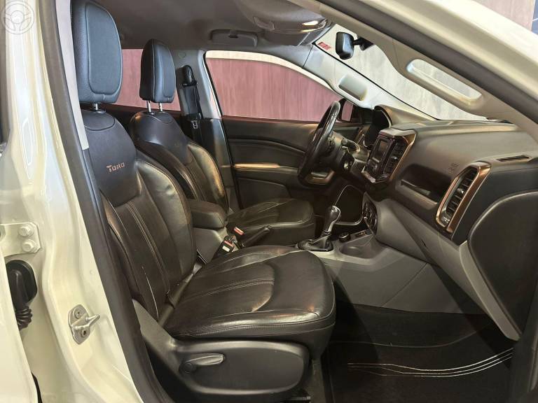 FIAT - TORO 2.0 16V TURBO DIESEL VOLCANO AT9 4X4 AUTOMÁTICO - 2018/2019 - BRANCA - R$ 103.900,00