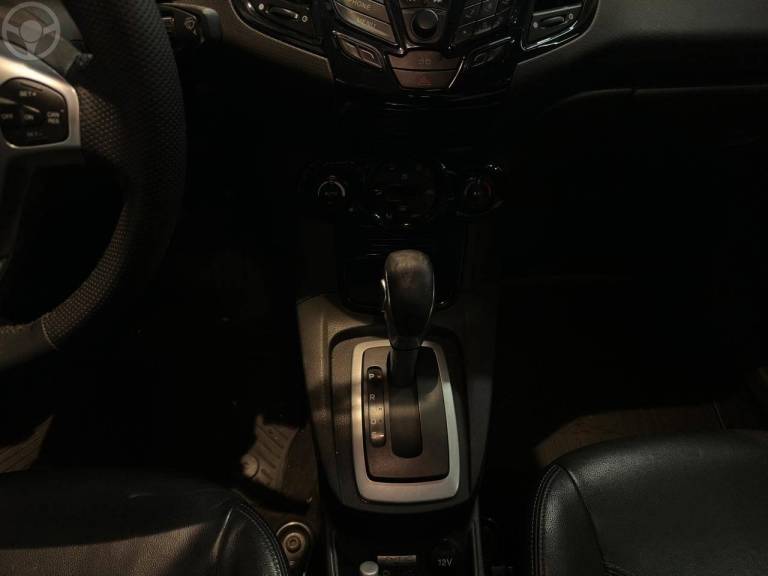FORD - FIESTA 1.6 TITANIUM HATCH 16V FLEX 4P AUTOMÁTICO - 2014/2015 - PRATA - R$ 46.900,00