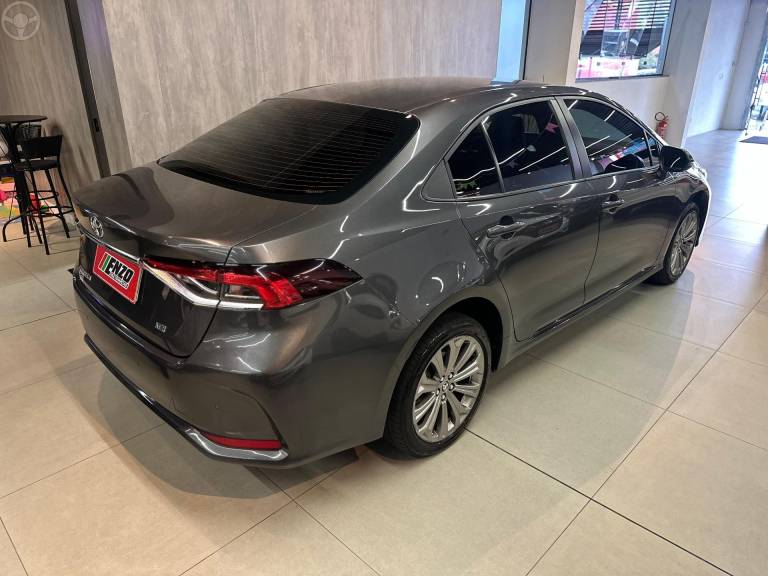 TOYOTA - COROLLA 2.0 XEI 16V FLEX 4P AUTOMÁTICO - 2022/2023 - CINZA - R$ 136.900,00