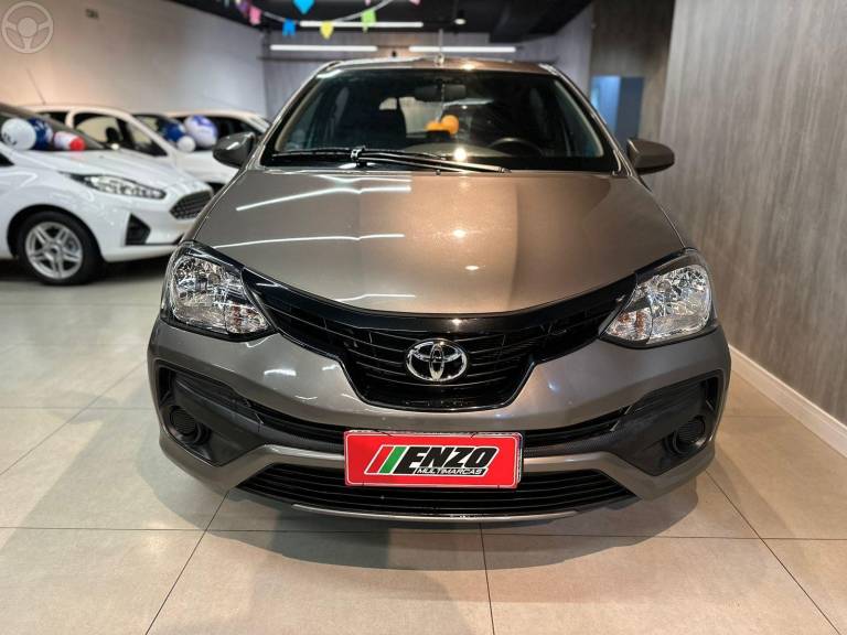 TOYOTA - ETIOS 1.3 XS 16V FLEX 4P MANUAL - 2019/2020 - CINZA - R$ 62.900,00