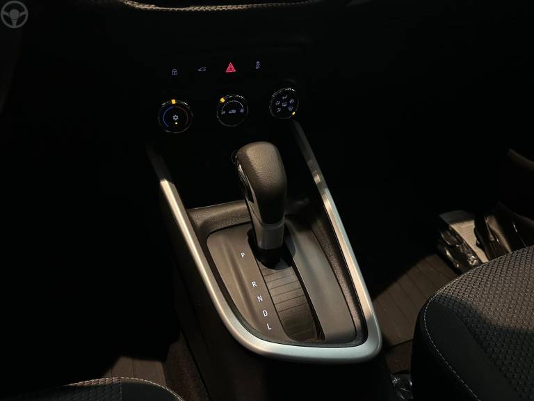CHEVROLET - ONIX 1.0LTZ PLUS 12V TURBO FLEX 4P AUTOMÁTICO - 2023/2024 - BRANCA - R$ 98.900,00