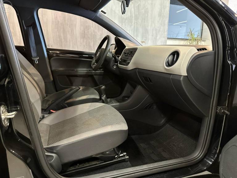 VOLKSWAGEN - UP 1.0 TRACK UP 12V FLEX 4P MANUAL - 2016/2017 - PRETA - R$ 49.900,00