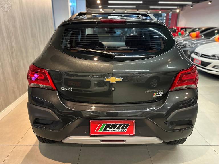 CHEVROLET - ONIX 1.4 MPFI ACTIV 8V FLEX 4P AUTOMÁTICO - 2017/2018 - CINZA - R$ 69.900,00