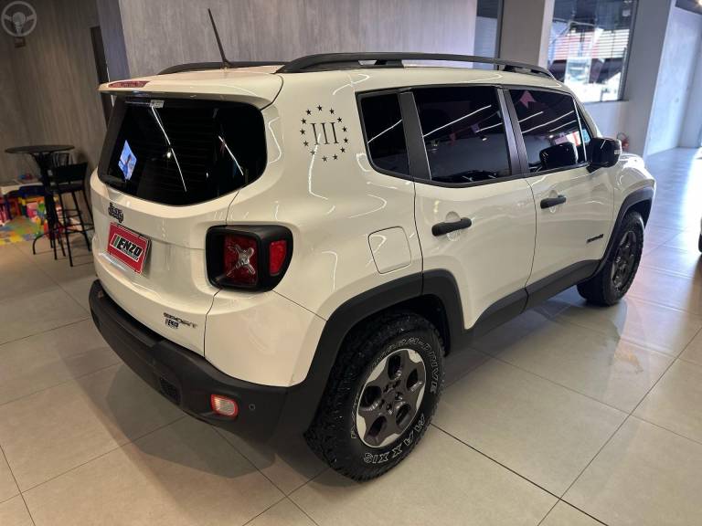 JEEP - RENEGADE 1.8 16V FLEX SPORT 4P MANUAL - 2016/2017 - BRANCA - R$ 67.900,00