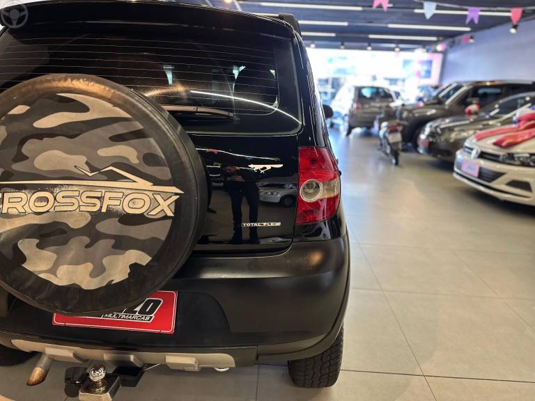 VOLKSWAGEN - CROSSFOX 1.6 MI FLEX 8V 4P MANUAL - 2006/2006 - PRETA - R$ 33.900,00