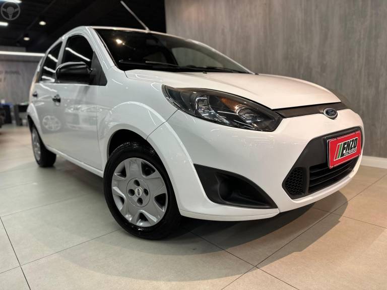 FORD - FIESTA 1.0 MPI CLASS HATCH 8V FLEX 4P MANUAL - 2011/2012 - BRANCA - R$ 28.900,00