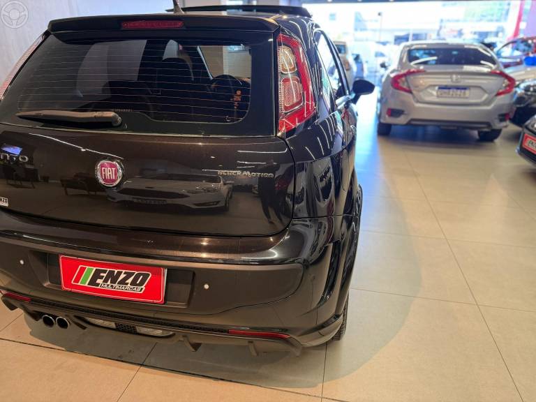 FIAT - PUNTO 1.8 BLACKMOTION 16V FLEX 4P MANUAL - 2013/2014 - PRETA - R$ 49.900,00