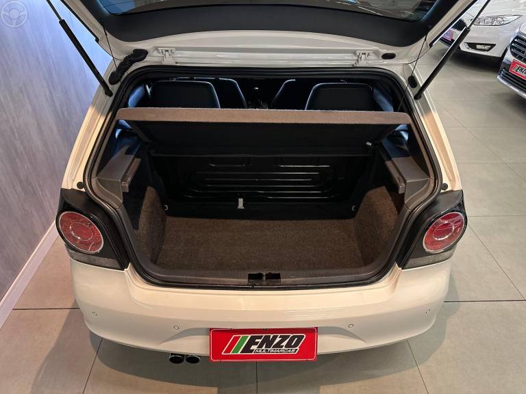 VOLKSWAGEN - POLO 1.6 MI SPORTLINE 8V FLEX 4P MANUAL - 2012/2013 - BRANCA - R$ 47.900,00