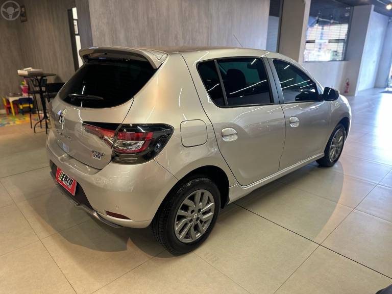 RENAULT - SANDERO 1.0 12V GT LINE LIMITED FLEX 4P MANUAL - 2021/2022 - PRATA - R$ 64.900,00
