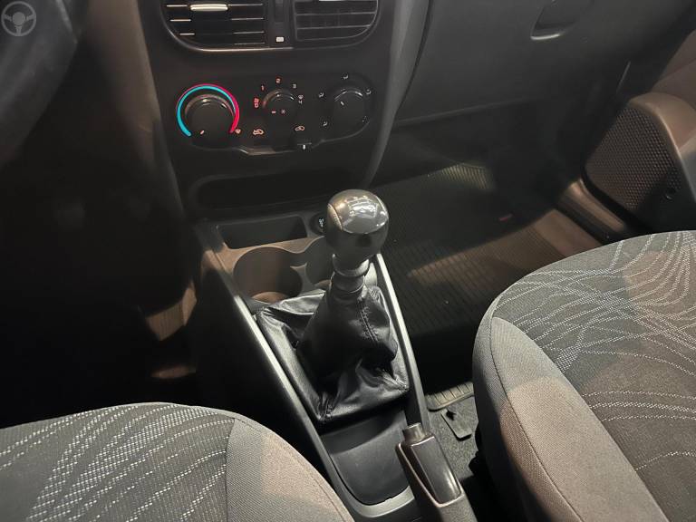 FIAT - STRADA 1.4 MPI WORKING CD 8V FLEX 3P MANUAL - 2014/2015 - CINZA - R$ 61.900,00